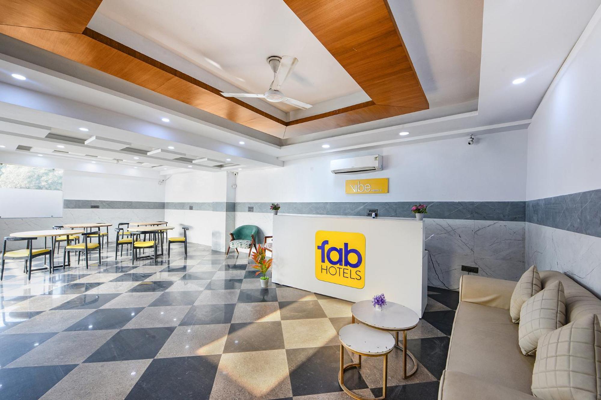 Fabhotel Vibe Нойда Экстерьер фото