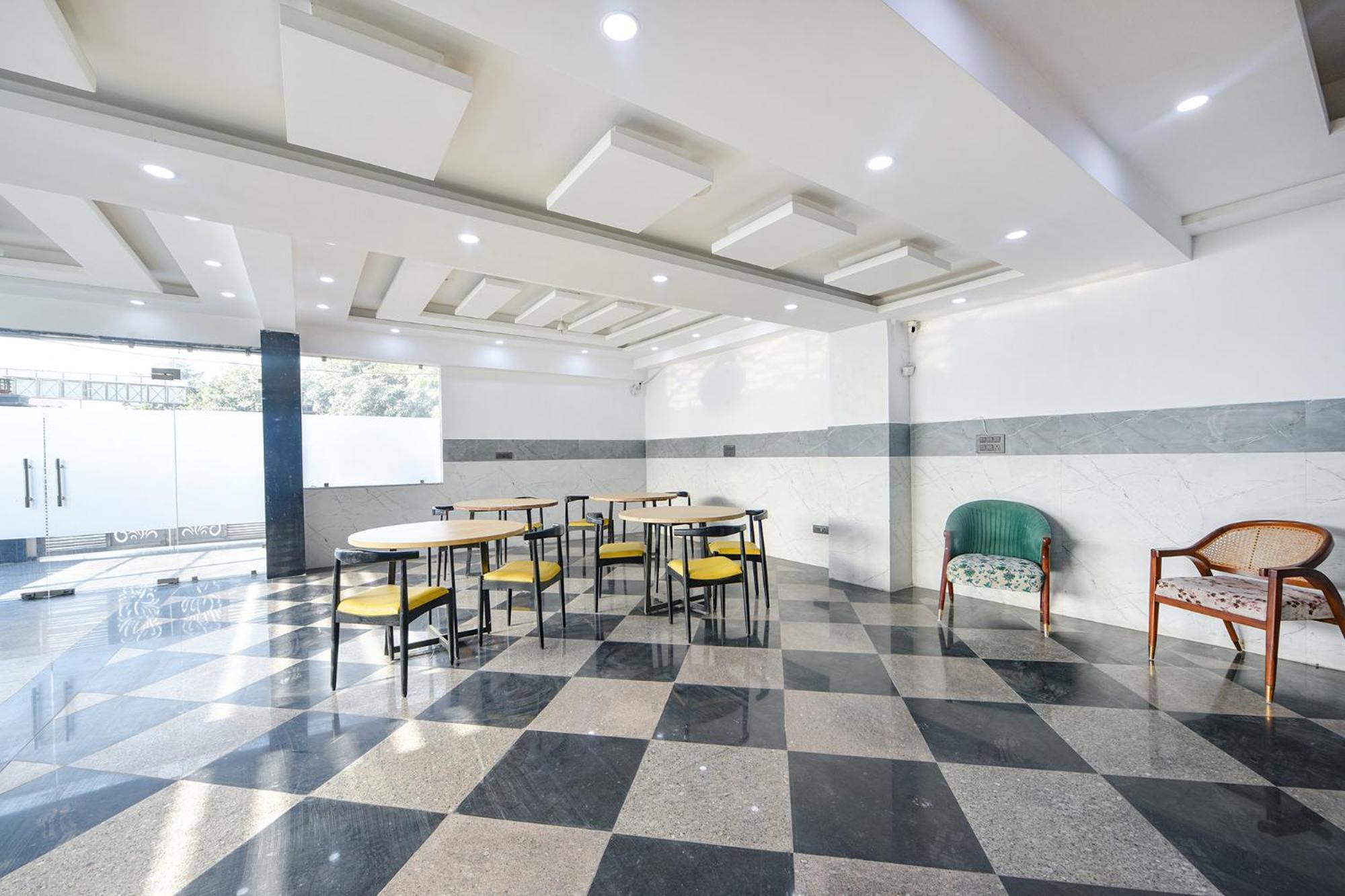 Fabhotel Vibe Нойда Экстерьер фото